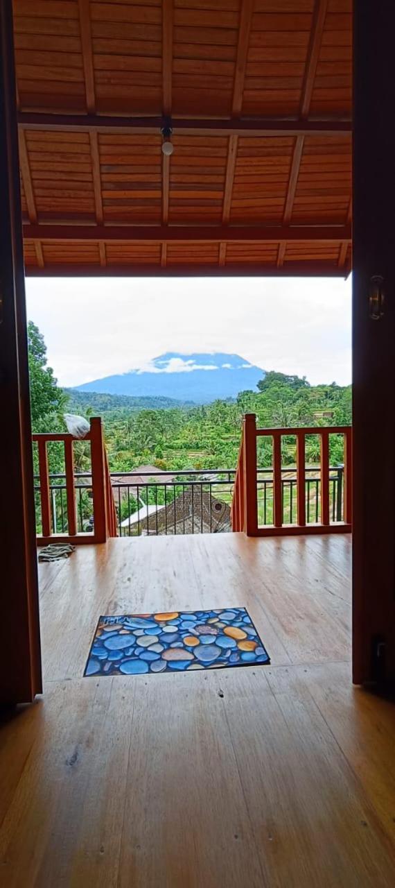 Giri Swari Homestay *